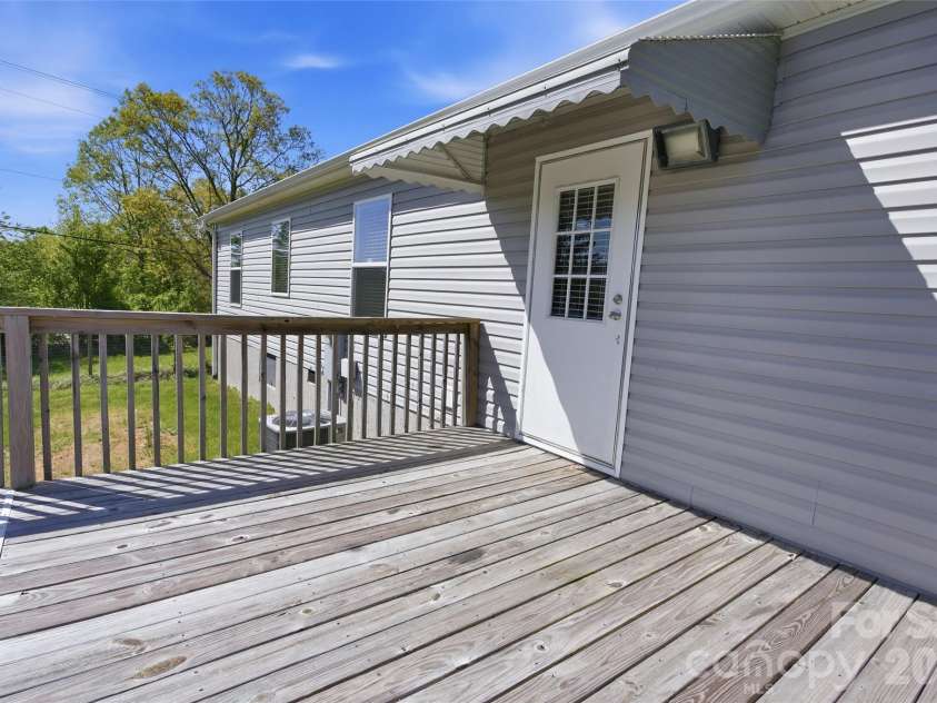123 Big Oak Road, Hendersonville, NC 28792.  MLS# CAR4372705, YatesRealty ID 20526. 