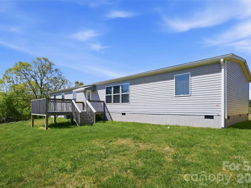 123 Big Oak Road, Hendersonville, NC 28792.  MLS# CAR4372705, YatesRealty ID 20526. 