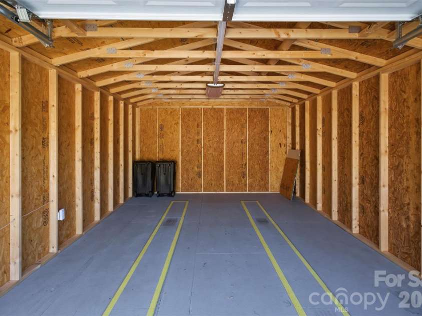 123 Big Oak Road, Hendersonville, NC 28792.  MLS# CAR4372705, YatesRealty ID 20526. 