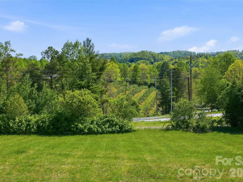 123 Big Oak Road, Hendersonville, NC 28792.  MLS# CAR4372705, YatesRealty ID 20526. 