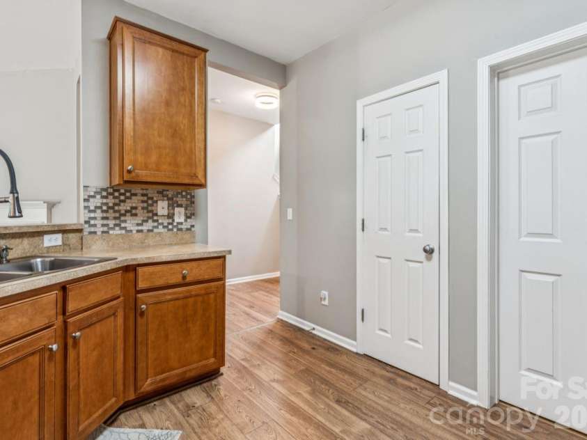 11961 Stratfield Place Circle, Pineville, NC 28134.  MLS# CAR4379455, YatesRealty ID 20527. Kitchen