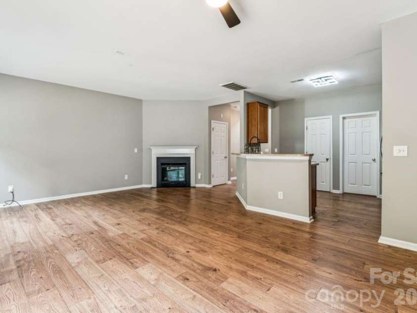 11961 Stratfield Place Circle, Pineville, NC 28134.  MLS# CAR4379455, YatesRealty ID 20527. Livingroom facing kitchen