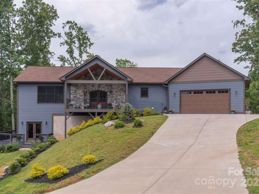 24 Herron View Lane, Weaverville, NC 28787.  MLS# CAR4268122, YatesRealty ID 20527. 