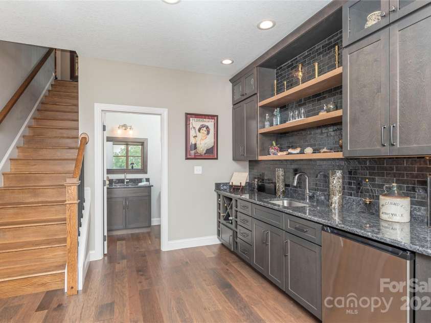 24 Herron View Lane, Weaverville, NC 28787.  MLS# CAR4268122, YatesRealty ID 20527. 