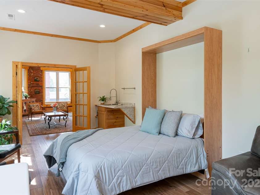 14 Main Street, Waynesville, NC 28786.  MLS# CAR4287599, YatesRealty ID 20528. 