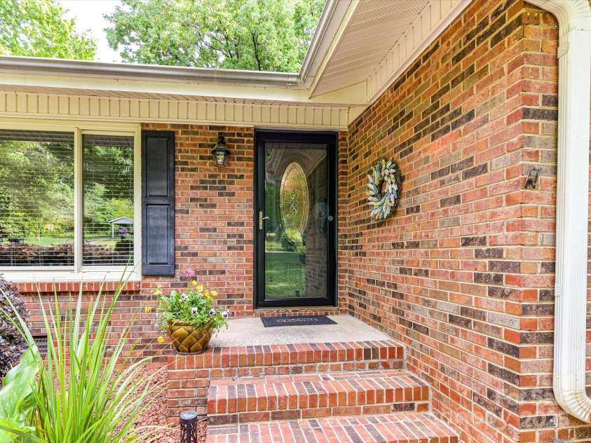 13617 Lake Bluff Drive, Matthews, NC 28105.  MLS# CAR4268309, YatesRealty ID 20529. 