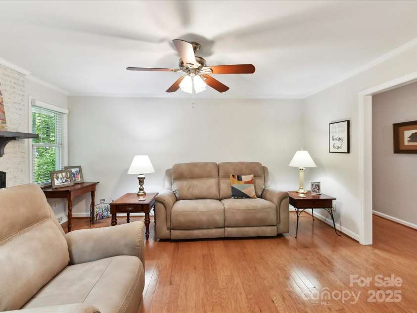 13617 Lake Bluff Drive, Matthews, NC 28105.  MLS# CAR4268309, YatesRealty ID 20529. 