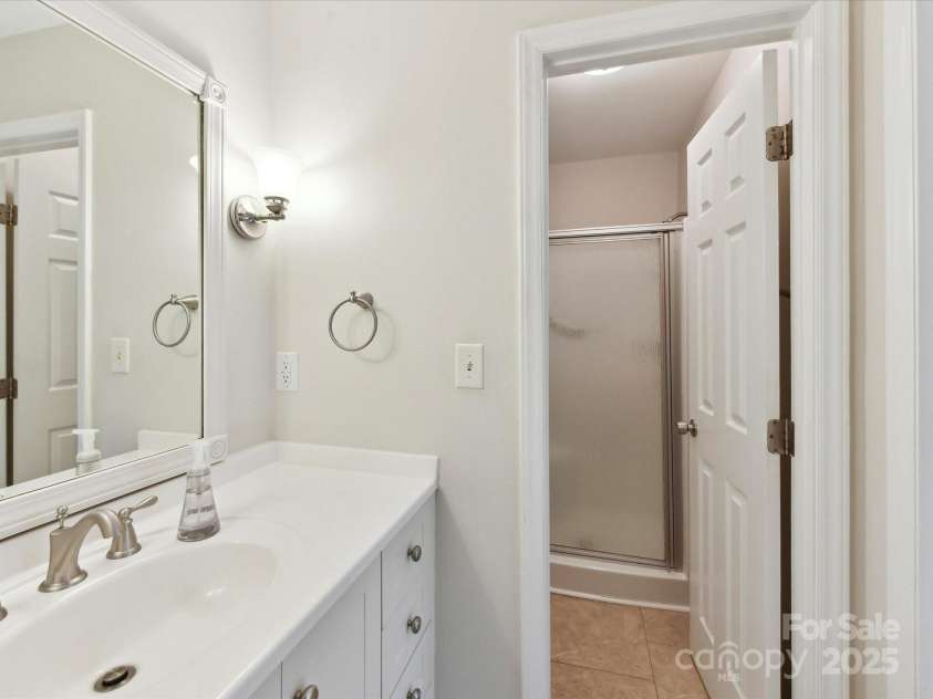 13617 Lake Bluff Drive, Matthews, NC 28105.  MLS# CAR4268309, YatesRealty ID 20529. 