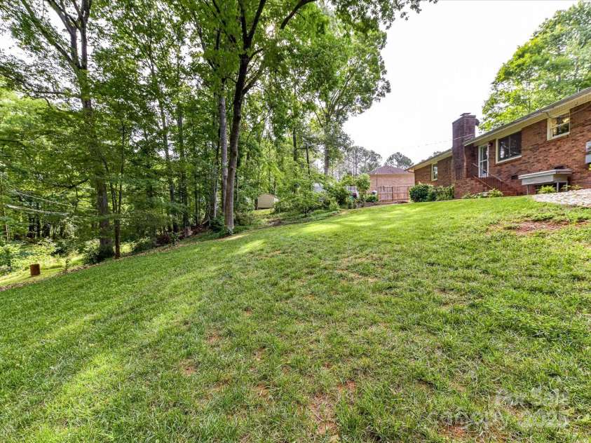 13617 Lake Bluff Drive, Matthews, NC 28105.  MLS# CAR4268309, YatesRealty ID 20529. 