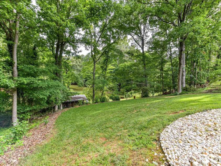 13617 Lake Bluff Drive, Matthews, NC 28105.  MLS# CAR4268309, YatesRealty ID 20529. 