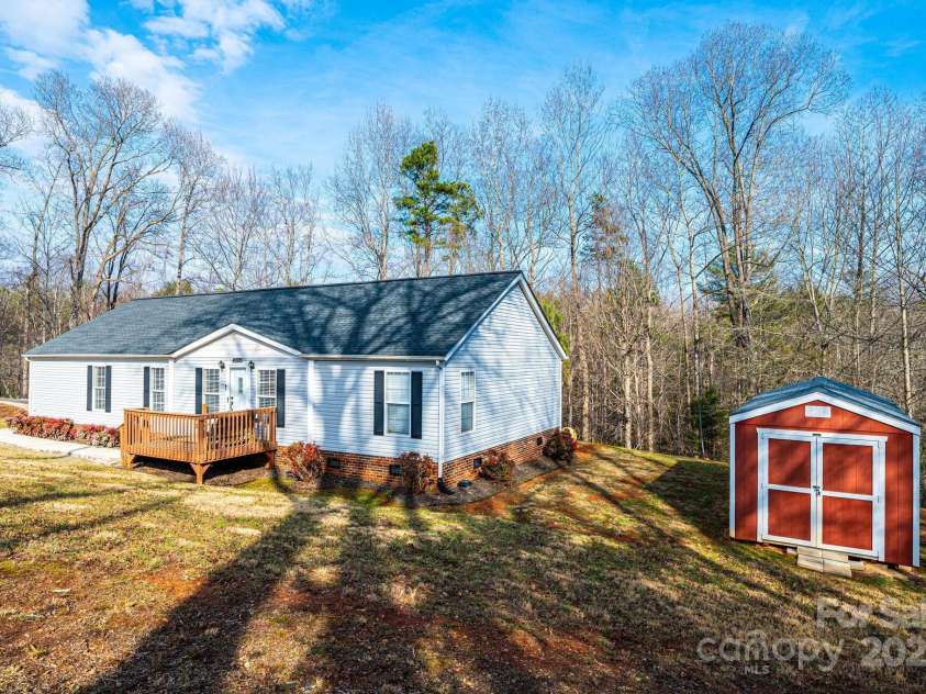 4845 Midway Sand Road, Hickory, NC 28601.  MLS# CAR4253935, YatesRealty ID 2053. 