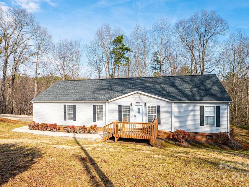 4845 Midway Sand Road, Hickory, NC 28601.  MLS# CAR4253935, YatesRealty ID 2053. 