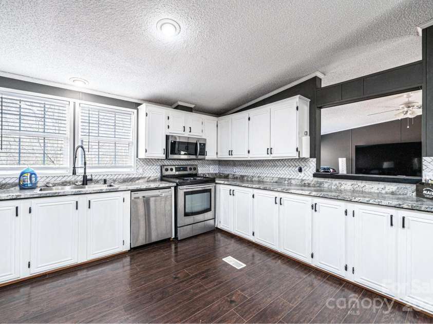 4845 Midway Sand Road, Hickory, NC 28601.  MLS# CAR4253935, YatesRealty ID 2053. 