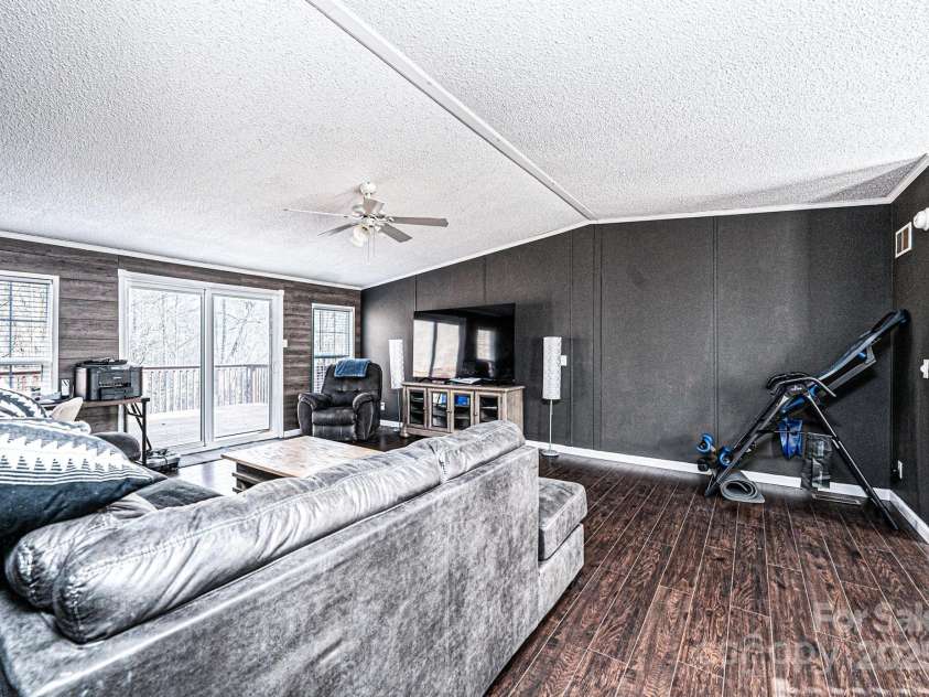 4845 Midway Sand Road, Hickory, NC 28601.  MLS# CAR4253935, YatesRealty ID 2053. 