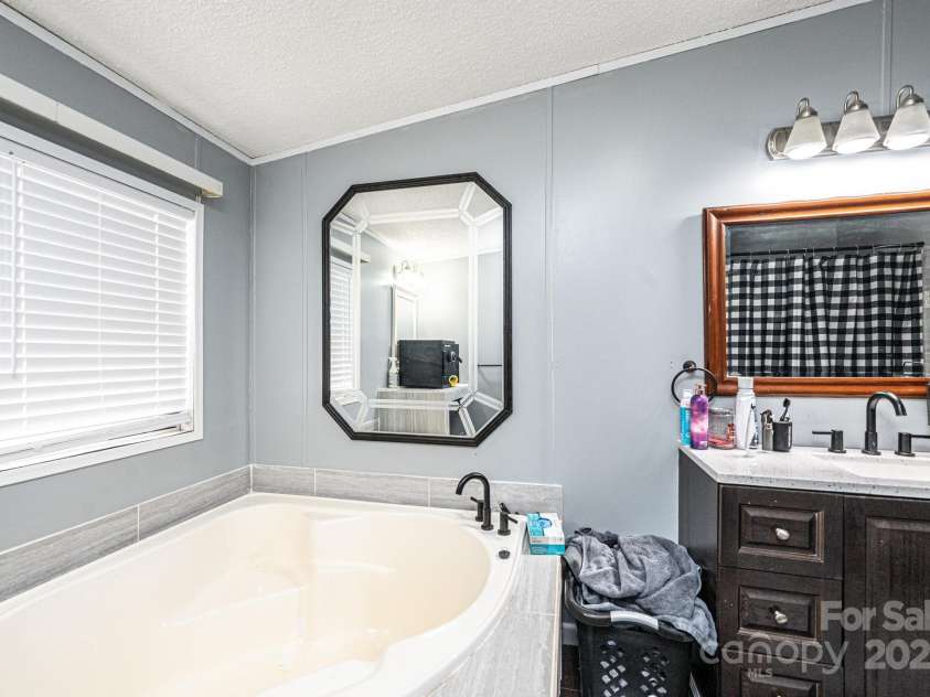 4845 Midway Sand Road, Hickory, NC 28601.  MLS# CAR4253935, YatesRealty ID 2053. 