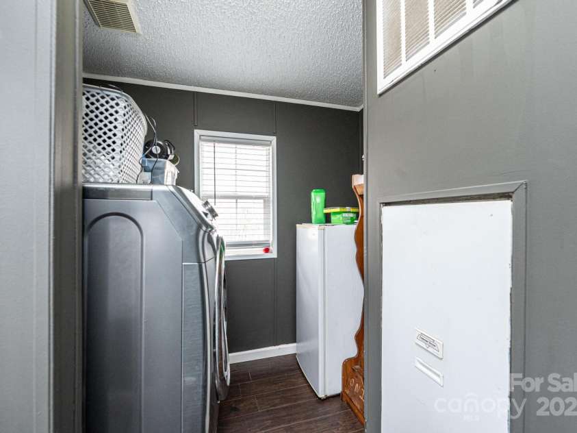 4845 Midway Sand Road, Hickory, NC 28601.  MLS# CAR4253935, YatesRealty ID 2053. 