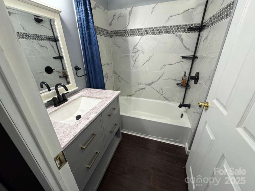 4845 Midway Sand Road, Hickory, NC 28601.  MLS# CAR4253935, YatesRealty ID 2053. 