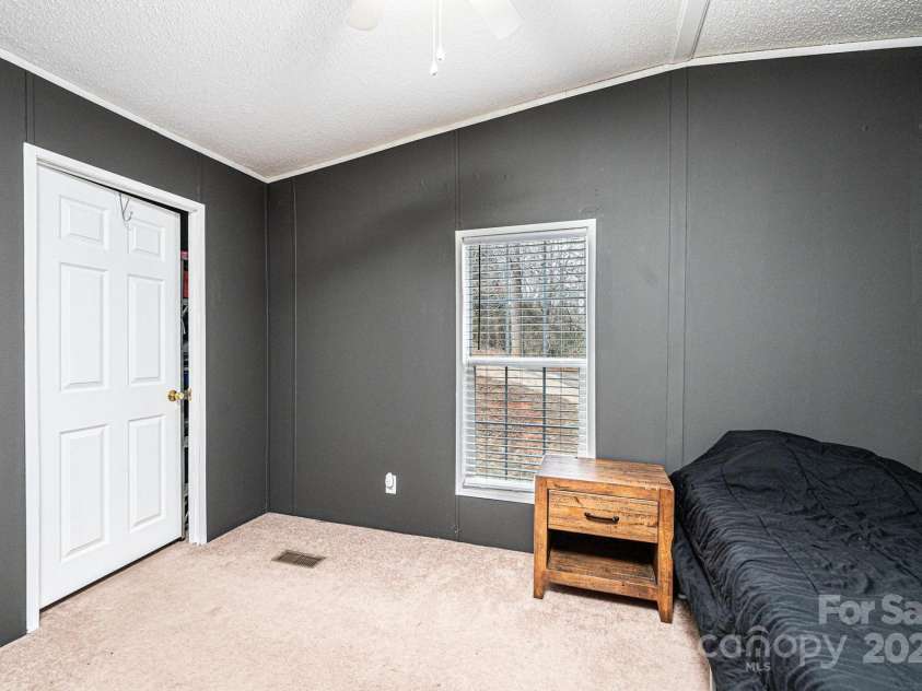 4845 Midway Sand Road, Hickory, NC 28601.  MLS# CAR4253935, YatesRealty ID 2053. 