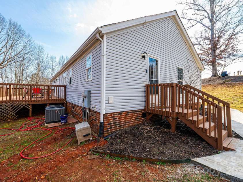 4845 Midway Sand Road, Hickory, NC 28601.  MLS# CAR4253935, YatesRealty ID 2053. 