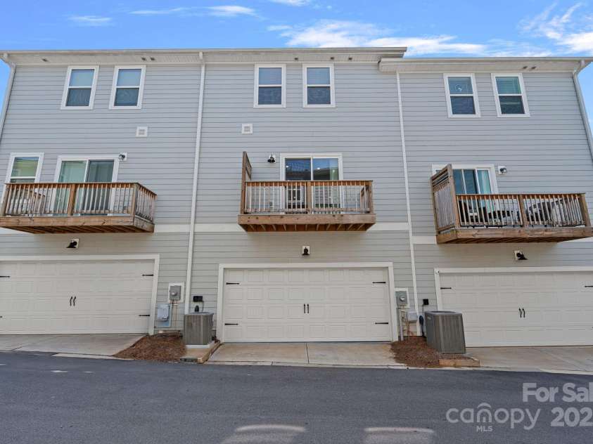 4008 Yucca Alley, Charlotte, NC 28217.  MLS# CAR4268636, YatesRealty ID 20531. 