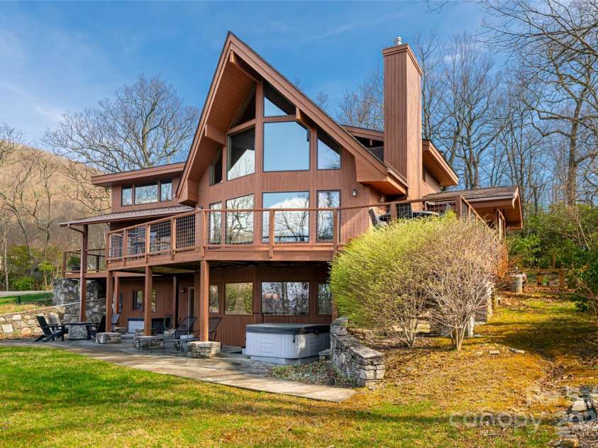 6 Orchard Knob Lane, Black Mountain, NC 28711.  MLS# CAR4237047, YatesRealty ID 20532. 