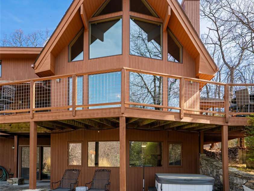 6 Orchard Knob Lane, Black Mountain, NC 28711.  MLS# CAR4237047, YatesRealty ID 20532. 