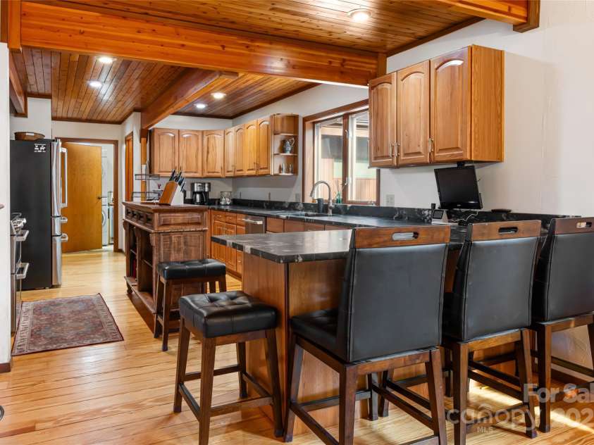 6 Orchard Knob Lane, Black Mountain, NC 28711.  MLS# CAR4237047, YatesRealty ID 20532. 
