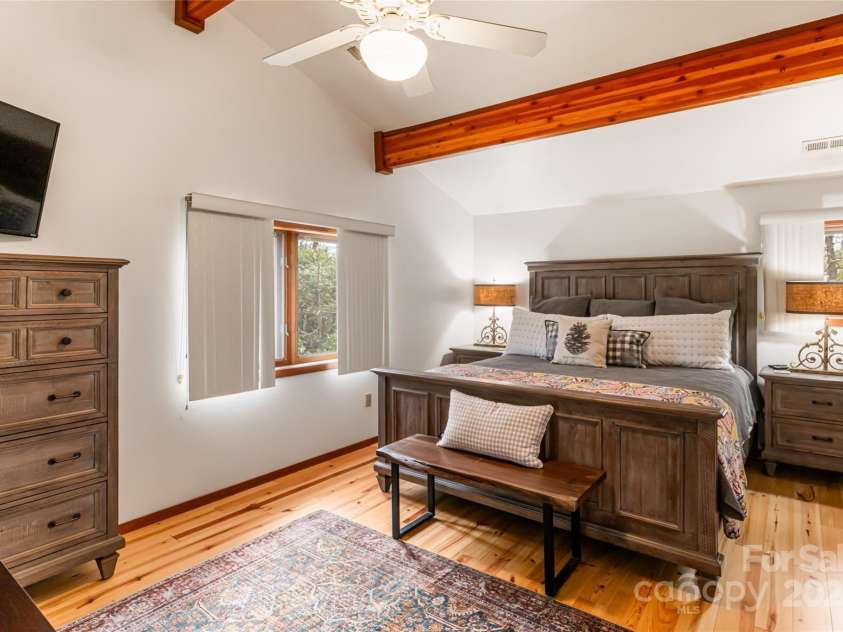6 Orchard Knob Lane, Black Mountain, NC 28711.  MLS# CAR4237047, YatesRealty ID 20532. 