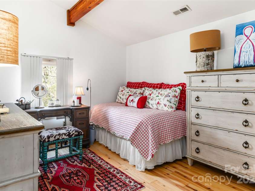 6 Orchard Knob Lane, Black Mountain, NC 28711.  MLS# CAR4237047, YatesRealty ID 20532. 