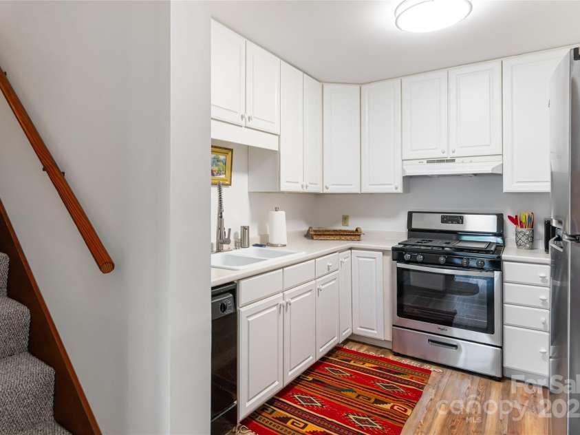 6 Orchard Knob Lane, Black Mountain, NC 28711.  MLS# CAR4237047, YatesRealty ID 20532. 