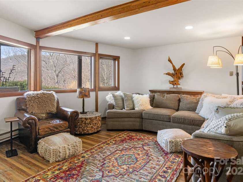 6 Orchard Knob Lane, Black Mountain, NC 28711.  MLS# CAR4237047, YatesRealty ID 20532. 
