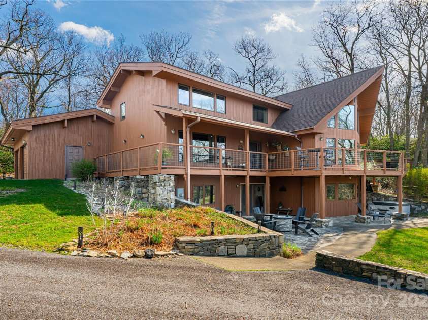 6 Orchard Knob Lane, Black Mountain, NC 28711.  MLS# CAR4237047, YatesRealty ID 20532. 