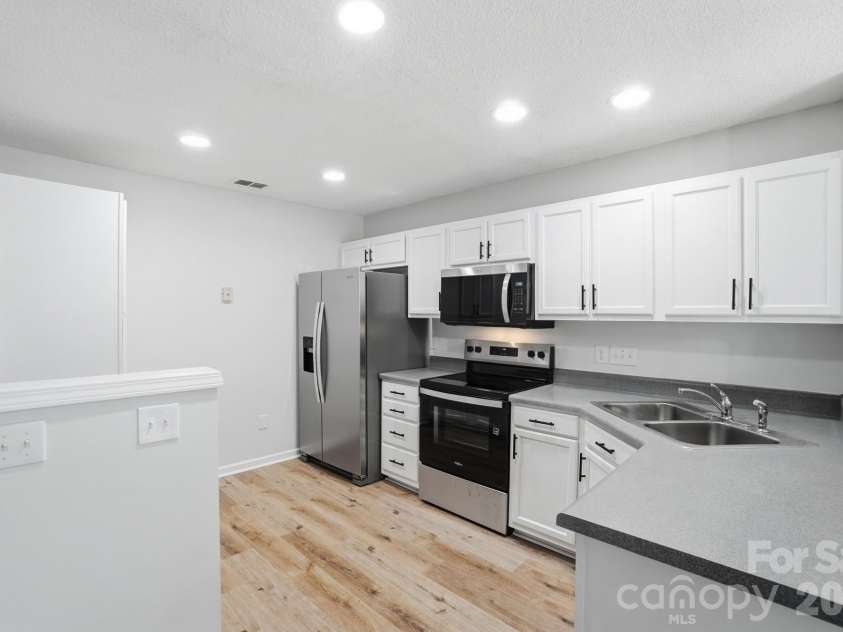 11338 Yellow Spaniel Court, Charlotte, NC 28269.  MLS# CAR4342018, YatesRealty ID 20533. 