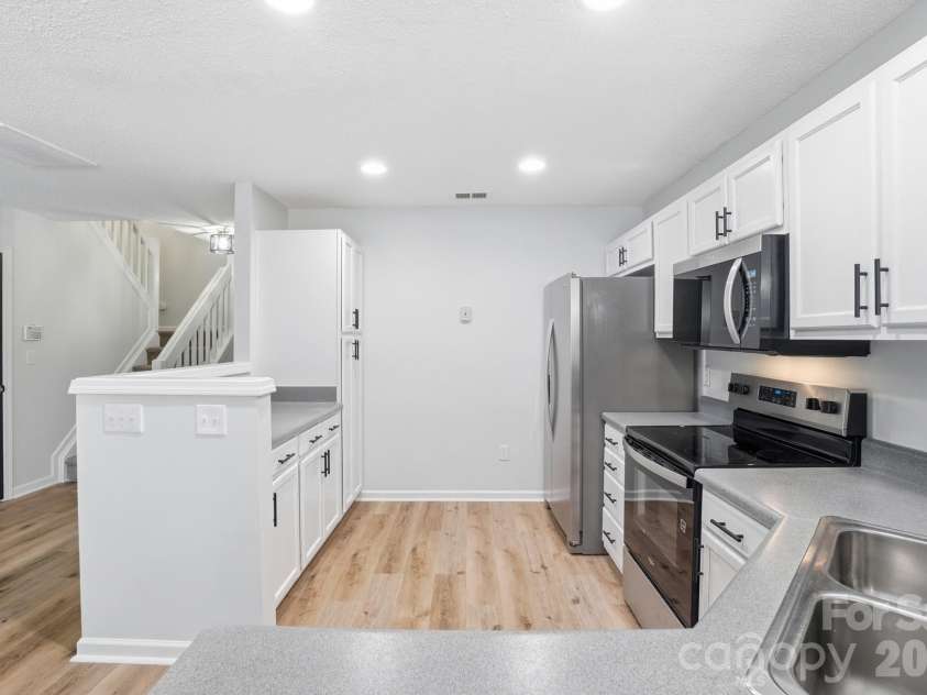 11338 Yellow Spaniel Court, Charlotte, NC 28269.  MLS# CAR4342018, YatesRealty ID 20533. 