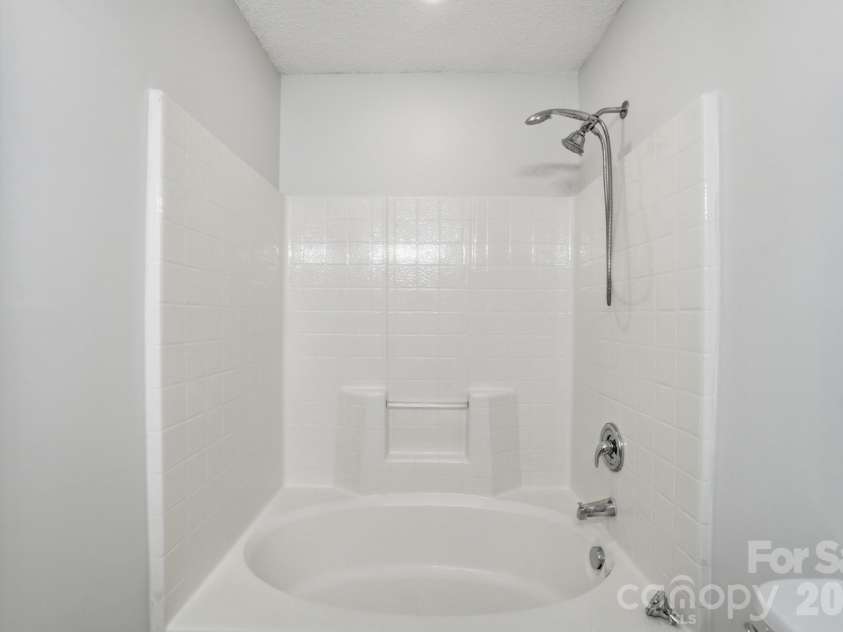 11338 Yellow Spaniel Court, Charlotte, NC 28269.  MLS# CAR4342018, YatesRealty ID 20533. 
