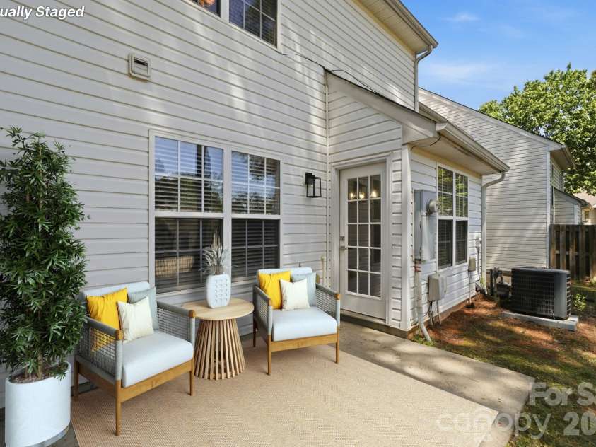 11338 Yellow Spaniel Court, Charlotte, NC 28269.  MLS# CAR4342018, YatesRealty ID 20533. 
