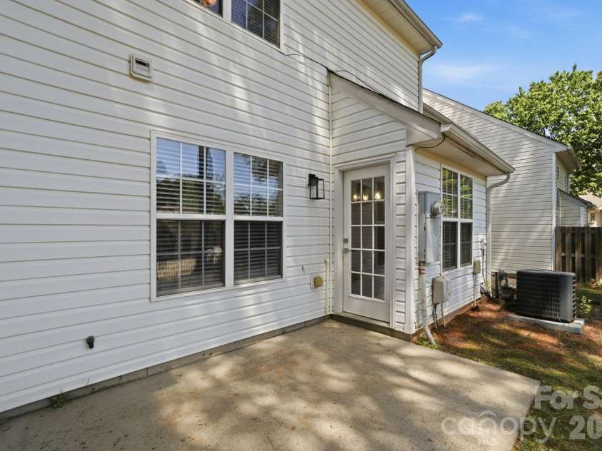 11338 Yellow Spaniel Court, Charlotte, NC 28269.  MLS# CAR4342018, YatesRealty ID 20533. 