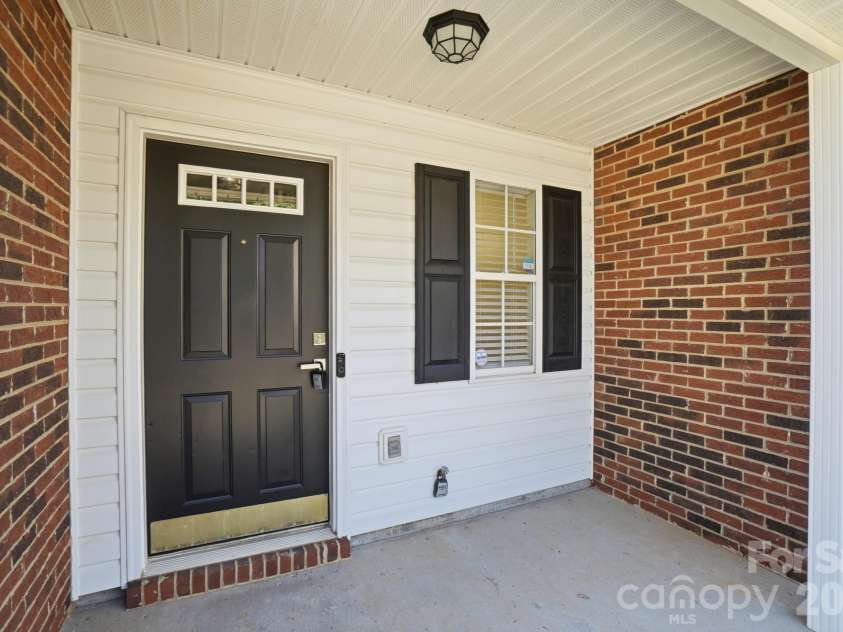 11338 Yellow Spaniel Court, Charlotte, NC 28269.  MLS# CAR4342018, YatesRealty ID 20533. 