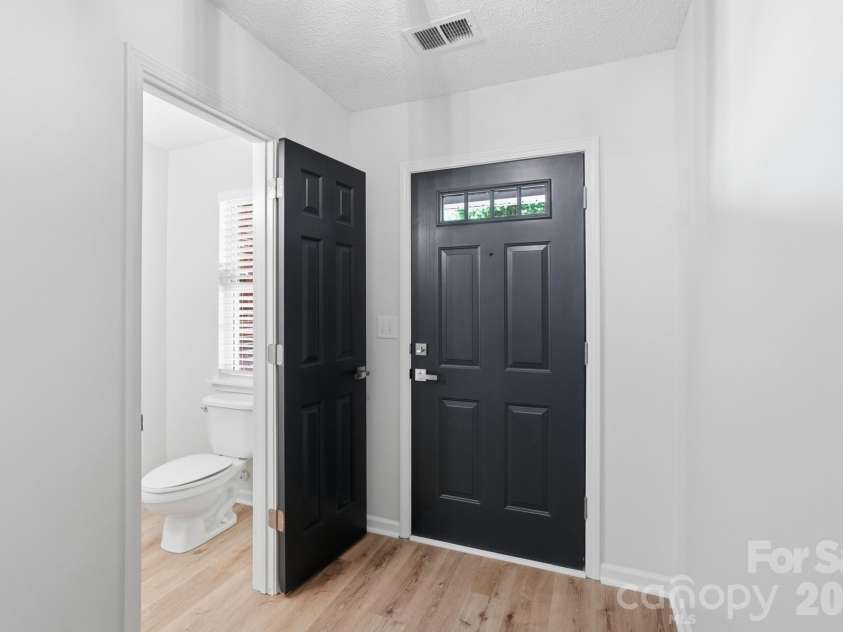 11338 Yellow Spaniel Court, Charlotte, NC 28269.  MLS# CAR4342018, YatesRealty ID 20533. 