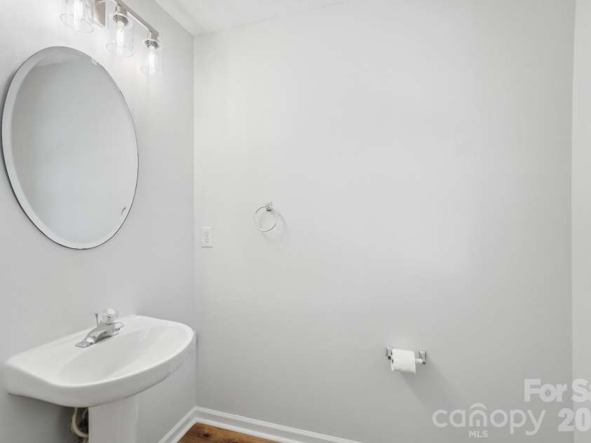 11338 Yellow Spaniel Court, Charlotte, NC 28269.  MLS# CAR4342018, YatesRealty ID 20533. 