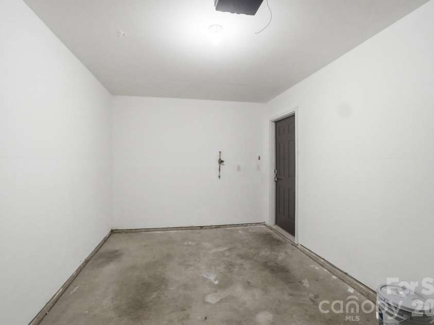 11338 Yellow Spaniel Court, Charlotte, NC 28269.  MLS# CAR4342018, YatesRealty ID 20533. 