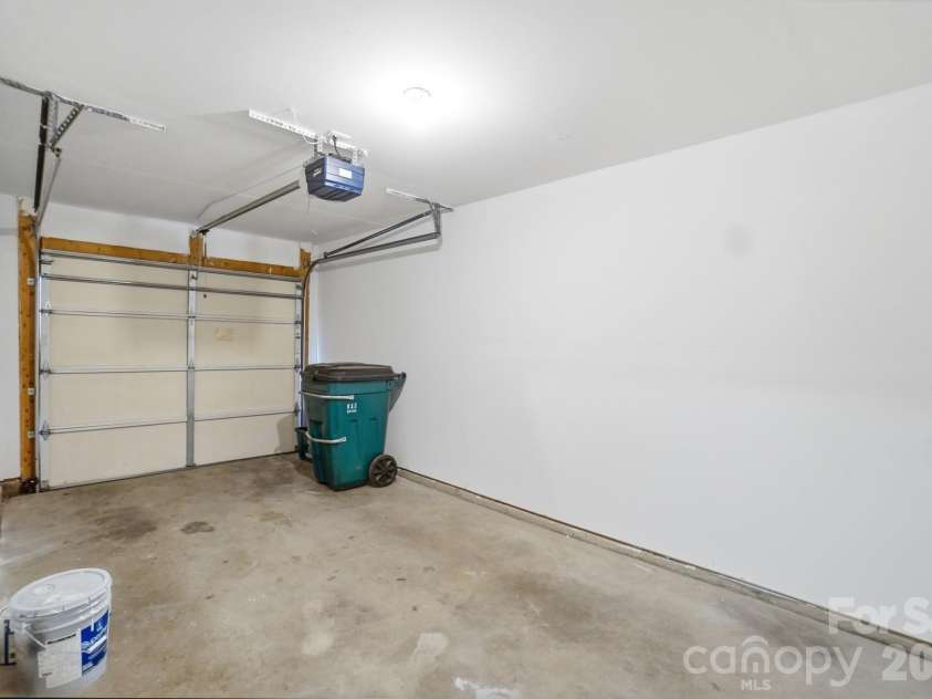 11338 Yellow Spaniel Court, Charlotte, NC 28269.  MLS# CAR4342018, YatesRealty ID 20533. 