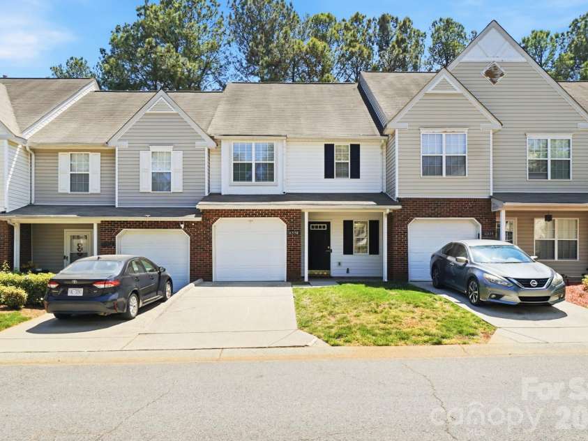 11338 Yellow Spaniel Court, Charlotte, NC 28269.  MLS# CAR4342018, YatesRealty ID 20533. 