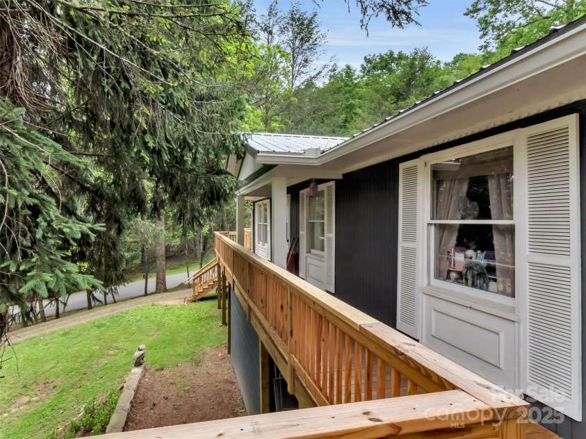 49 Trimont Mountain Trail, Franklin, NC 28734.  MLS# CAR4260985, YatesRealty ID 20533. 