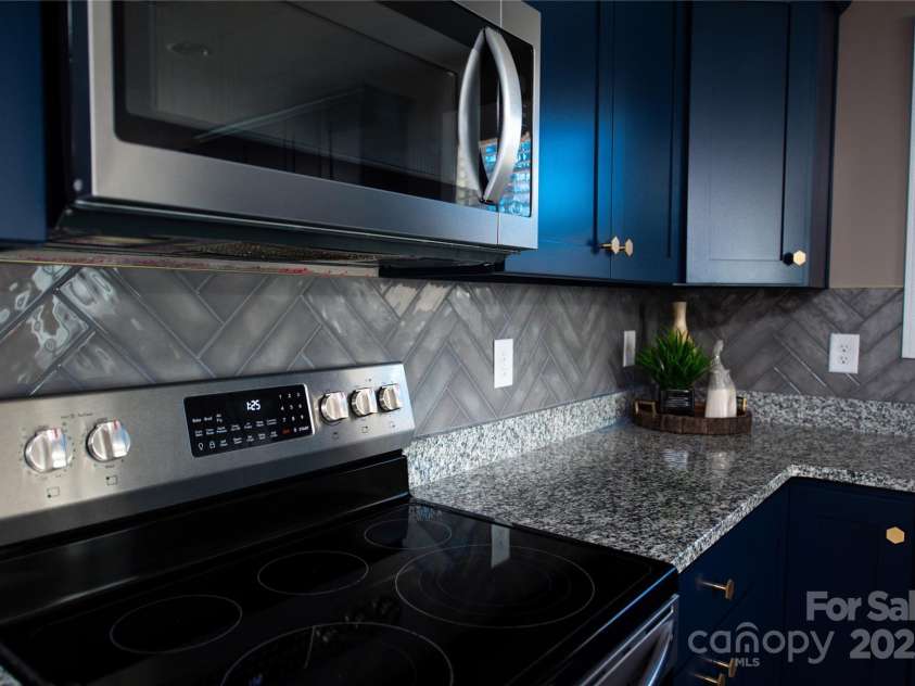 12150 Plover Drive, Charlotte, NC 28269.  MLS# CAR4267540, YatesRealty ID 20536. 