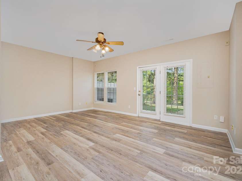 5322 Jocelyn Lane, Charlotte, NC 28269.  MLS# CAR4266929, YatesRealty ID 20537. 
