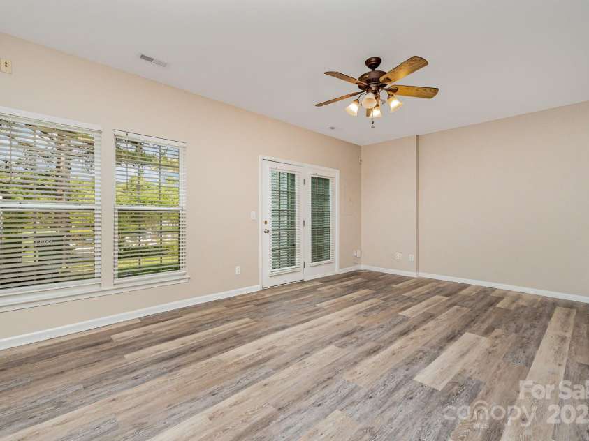 5322 Jocelyn Lane, Charlotte, NC 28269.  MLS# CAR4266929, YatesRealty ID 20537. 