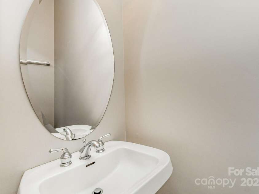 5322 Jocelyn Lane, Charlotte, NC 28269.  MLS# CAR4266929, YatesRealty ID 20537. 