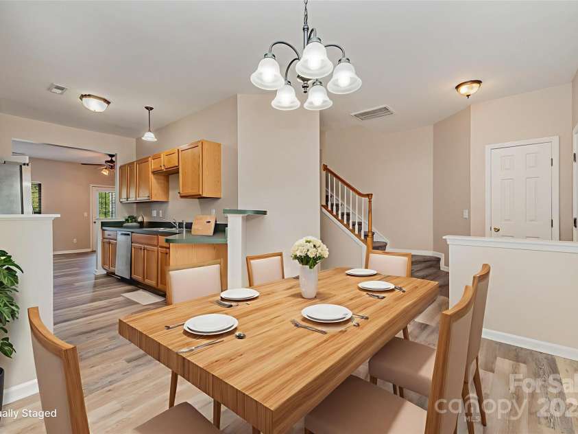 5322 Jocelyn Lane, Charlotte, NC 28269.  MLS# CAR4266929, YatesRealty ID 20537. 