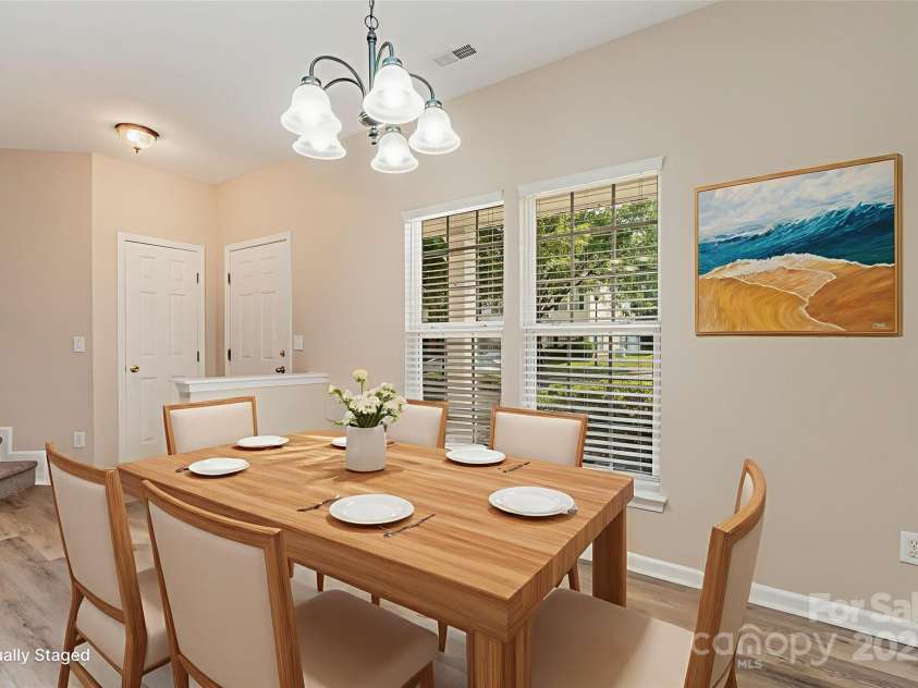 5322 Jocelyn Lane, Charlotte, NC 28269.  MLS# CAR4266929, YatesRealty ID 20537. 